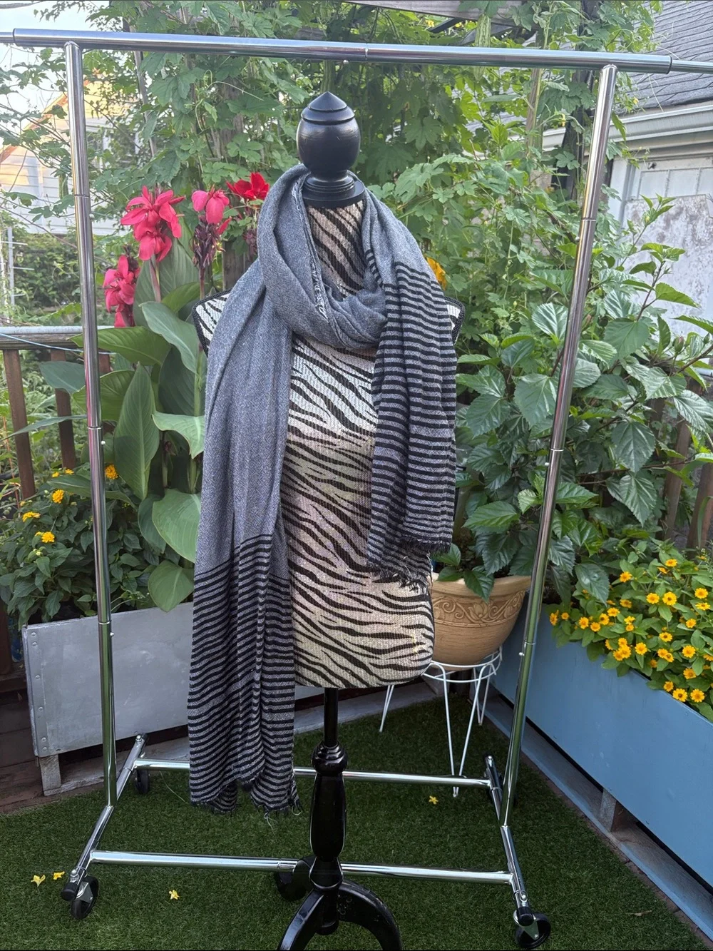 🧣 Zara Accessories Lightweight Gray Striped pashmina Scarf Wrap - 84 x 42